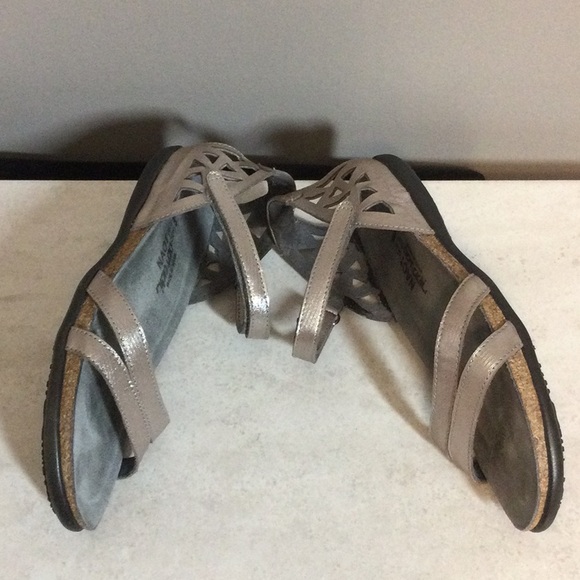 40 Naot metallic silver strap sandals - Picture 7 of 11